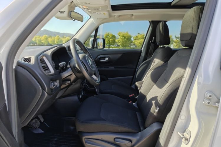 Used Jeep Renegade 2017 180TS Automatic Four-Wheel Drive Superior Edition Interior 2