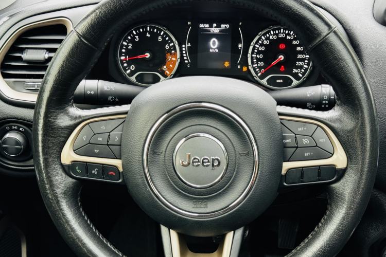 Used Jeep Renegade 2017 180TS Automatic Four-Wheel Drive Superior Edition Interior 3