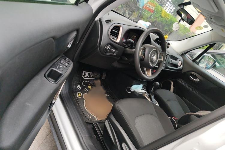 Used Jeep Renegade 2017 180T Automatic High-Energy Version Interior 3