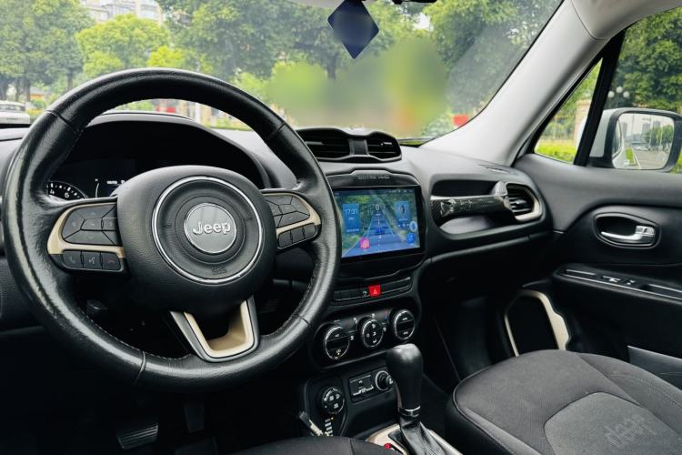 Used Jeep Renegade 2017 180TS Automatic Four-Wheel Drive Superior Edition Interior 4