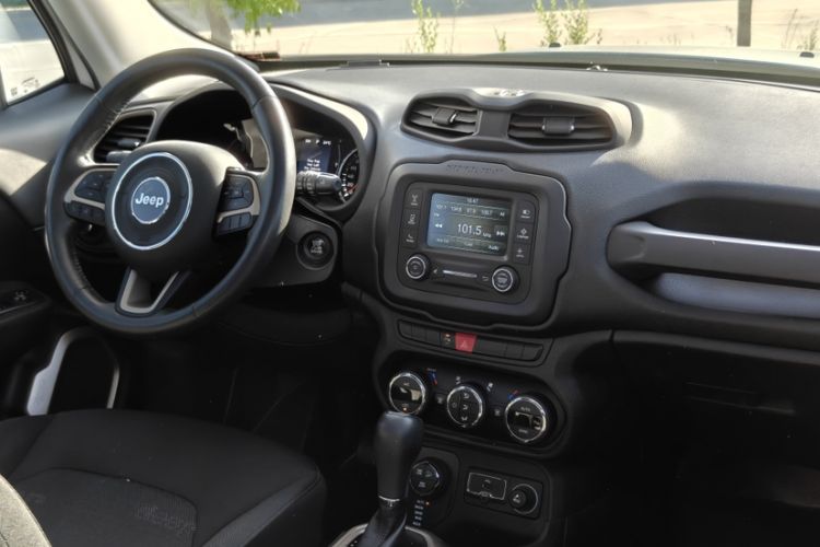 Used Jeep Renegade 2017 180TS Automatic Four-Wheel Drive Superior Edition Interior 4
