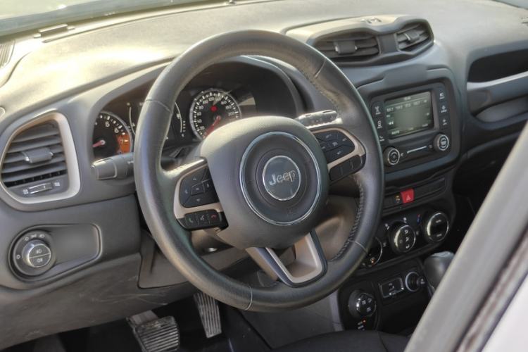 Used Jeep Renegade 2017 180TS Automatic Four-Wheel Drive Superior Edition Interior 5