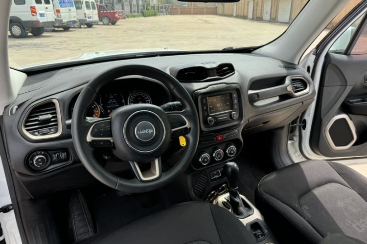Used Jeep Renegade 2017 180T Automatic High-Energy Version Interior 7