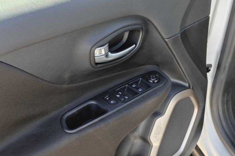 Used Jeep Renegade 2017 180TS Automatic Four-Wheel Drive Superior Edition Interior 7