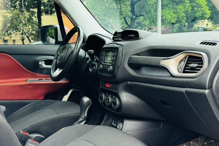 Used Jeep Renegade 2017 180T Automatic Jingneng Edition Interior 8