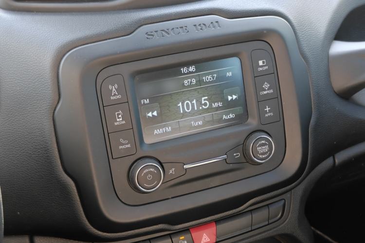 Used Jeep Renegade 2017 180TS Automatic Four-Wheel Drive Superior Edition Interior 8