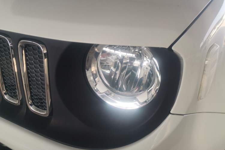 Used Jeep Renegade 2017 180T Automatic Kinetic Edition+ Left Front Headlight