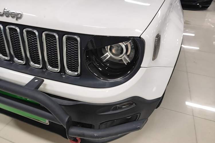 Used Jeep Renegade 2017 180T Automatic Kinetic Edition+ Left Front Headlight