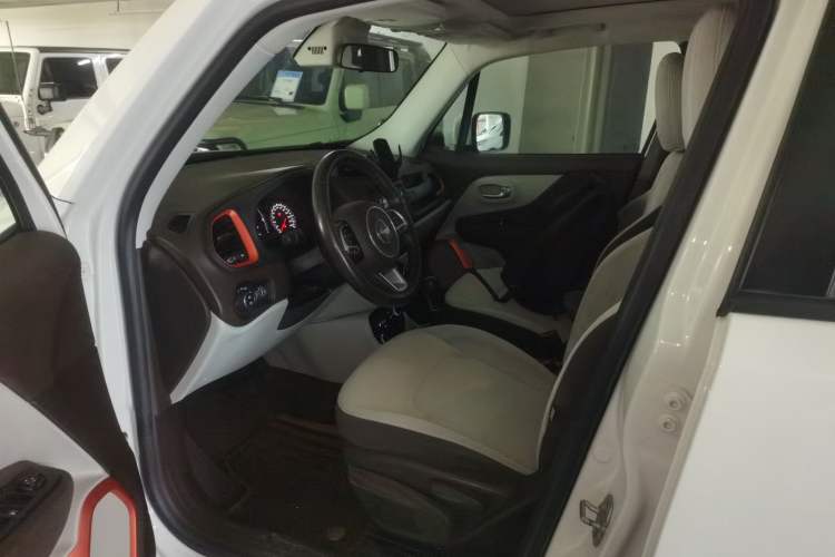 Used Jeep Renegade 2017 180TS Automatic Four-Wheel Drive Superior Edition Left Front Seat
