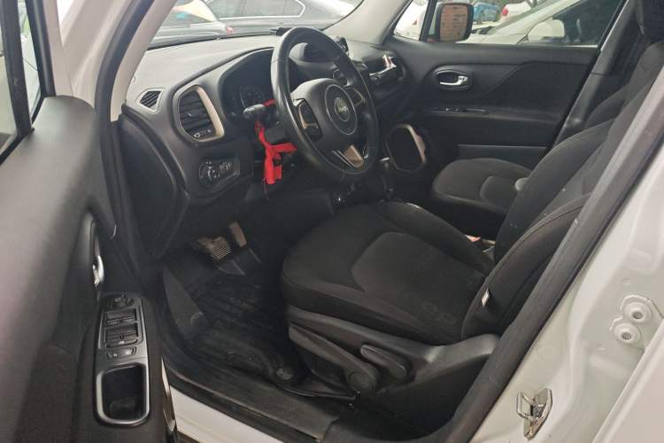 Used Jeep Renegade 2017 180TS Automatic Four-Wheel Drive Superior Edition Left Front Seat