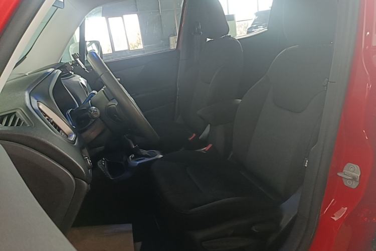 Used Jeep Renegade 2017 180T Automatic High-Energy Version Left Front Seat