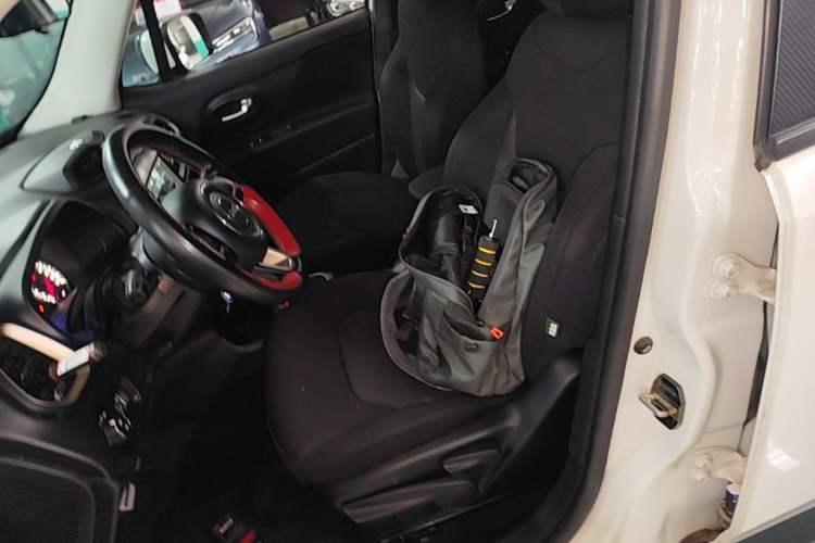 Used Jeep Renegade 2017 180T Automatic Kinetic Edition+ Left Front Seat