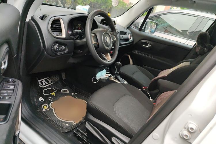 Used Jeep Renegade 2017 180T Automatic High-Energy Version Left Front Seat