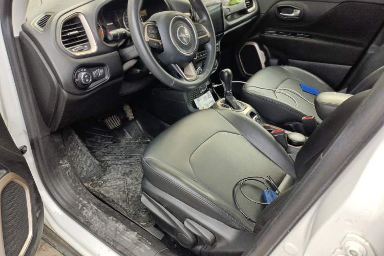 Used Jeep Renegade 2017 180T Automatic High-Energy Version Left Front Seat