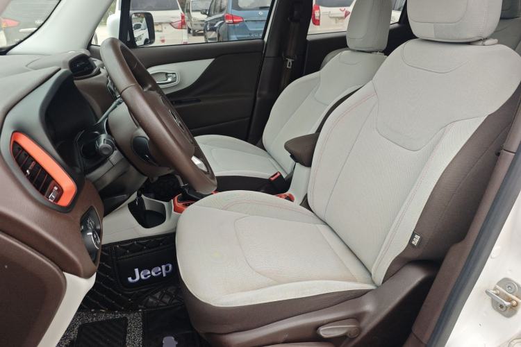 Used Jeep Renegade 2017 180T Automatic High-Energy Version Left Front Seat