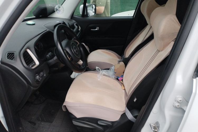 Used Jeep Renegade 2017 180T Automatic High-Energy Version Left Front Seat