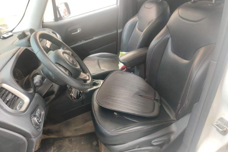 Used Jeep Renegade 2017 180T Automatic High-Energy Version Left Front Seat