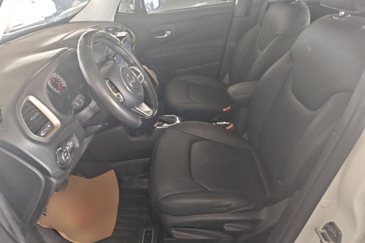 Used Jeep Renegade 2017 180T Automatic High-Energy Version Left Front Seat