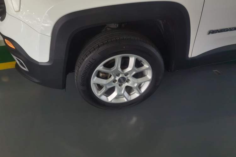Used Jeep Renegade 2017 180TS Automatic Four-Wheel Drive Superior Edition Left Front Wheel Hub