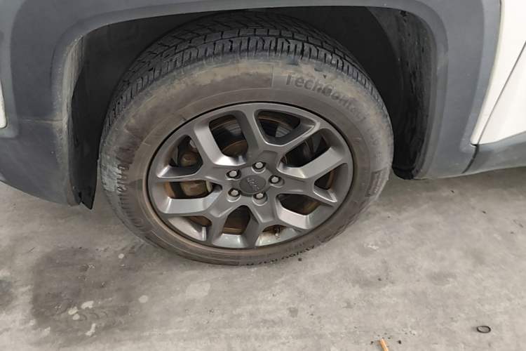 Used Jeep Renegade 2017 180T Automatic Kinetic Edition+ Left Front Wheel Hub