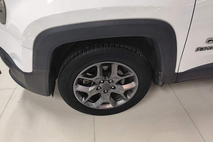 Used Jeep Renegade 2017 180T Automatic Kinetic Edition+ Left Front Wheel Hub
