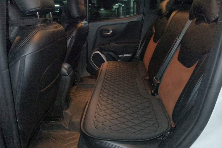 Used Jeep Renegade 2017 180T Automatic High-Energy Version Left Rear Seat