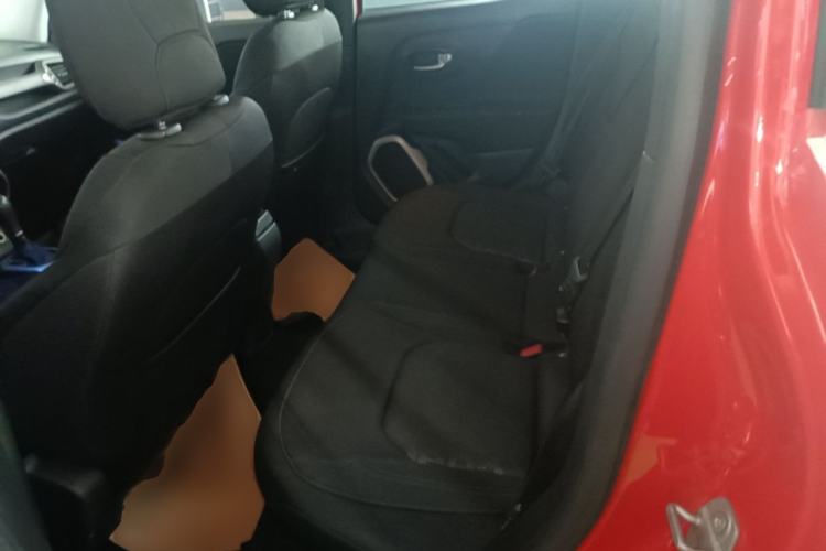 Used Jeep Renegade 2017 180T Automatic High-Energy Version Left Rear Seat