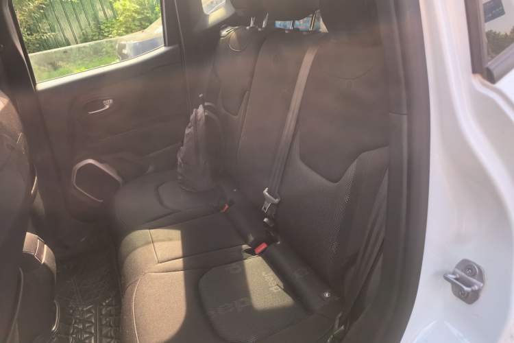 Used Jeep Renegade 2017 180T Automatic High-Energy Version Left Rear Seat