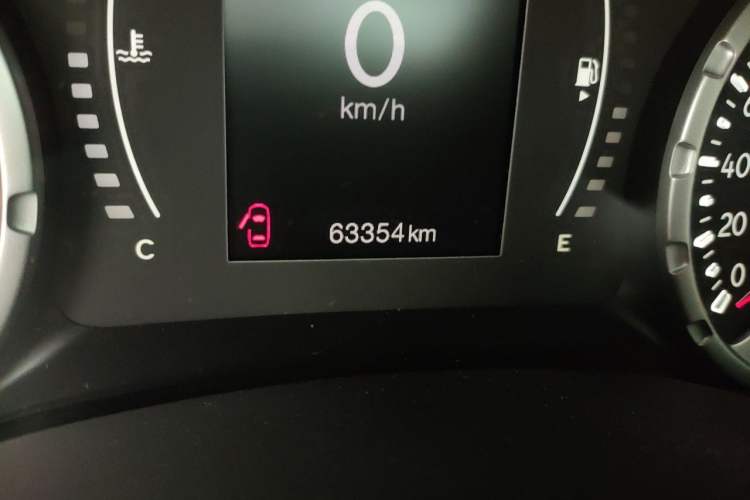 Used Jeep Renegade 2017 180T Automatic High-Energy Version Odometer Close Up