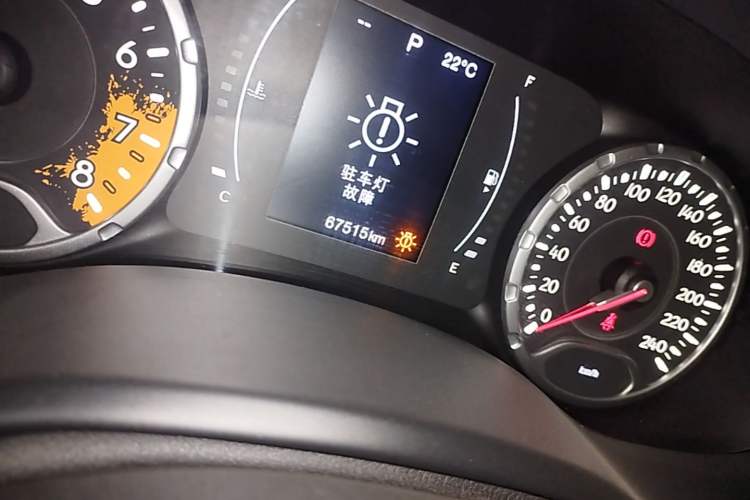 Used Jeep Renegade 2017 180T Automatic High-Energy Version Odometer Close Up