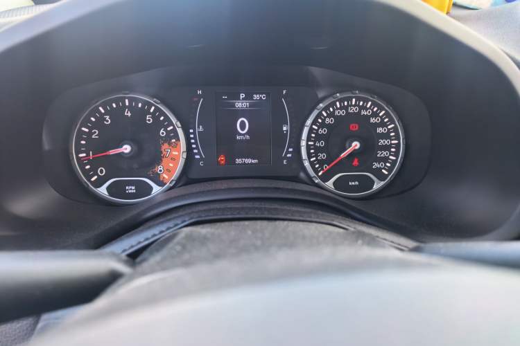 Used Jeep Renegade 2017 180T Automatic High-Energy Version Odometer Close Up