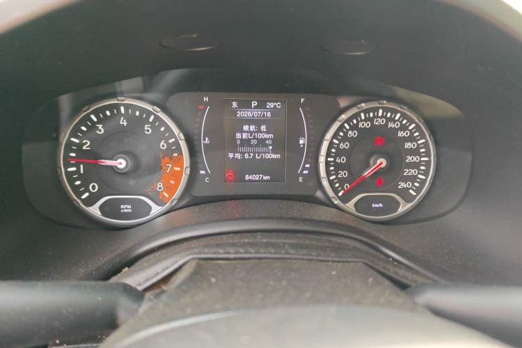 Used Jeep Renegade 2017 180T Automatic Jingneng Edition Odometer Close Up
