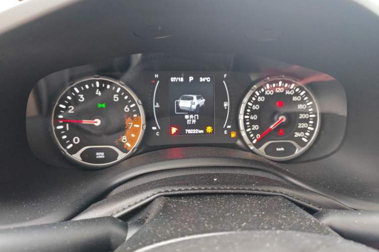 Used Jeep Renegade 2017 180T Automatic High-Energy Version Odometer Close Up