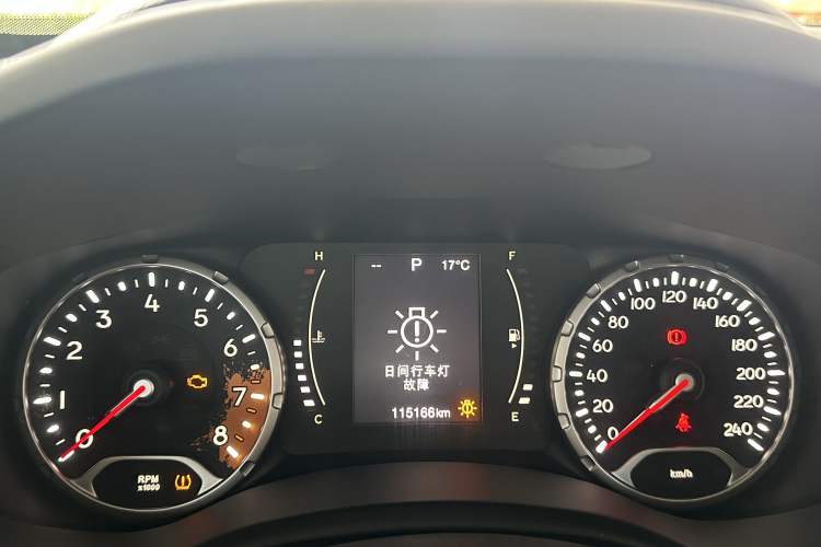 Used Jeep Renegade 2017 180T Automatic Jingneng Edition Odometer Close Up