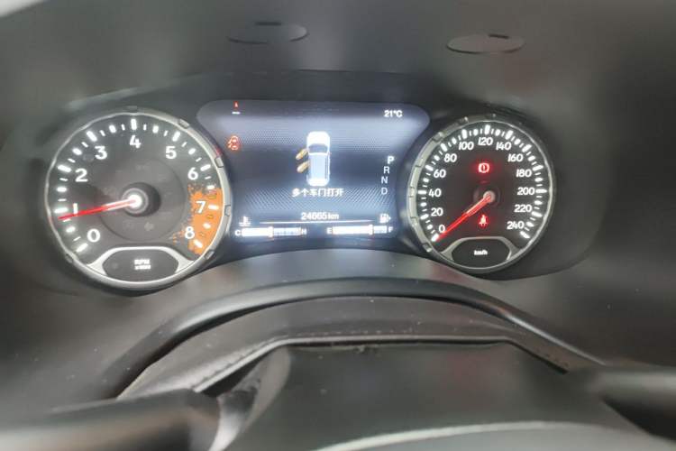 Used Jeep Renegade 2017 180T Automatic Smart Version Odometer Close Up