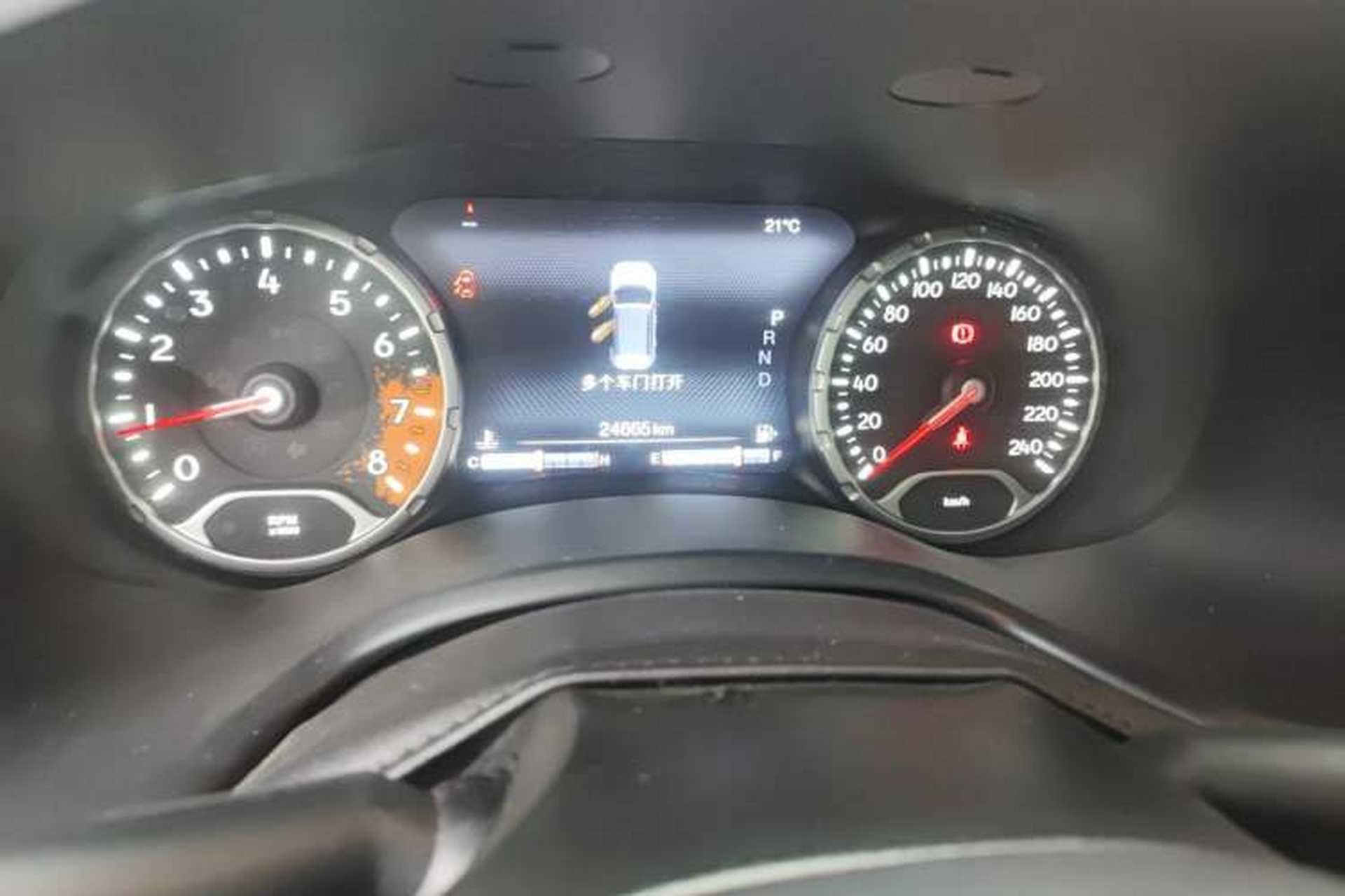 Used Jeep Renegade 2017 180T Automatic Smart Version Odometer Close Up