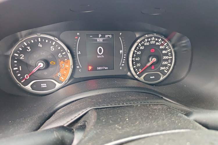 Used Jeep Renegade 2017 180T Automatic High-Energy Version Odometer Close Up