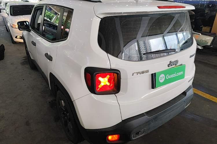 Used Jeep Renegade 2017 180T Automatic Kinetic Edition+ Rear Left 45 Deg