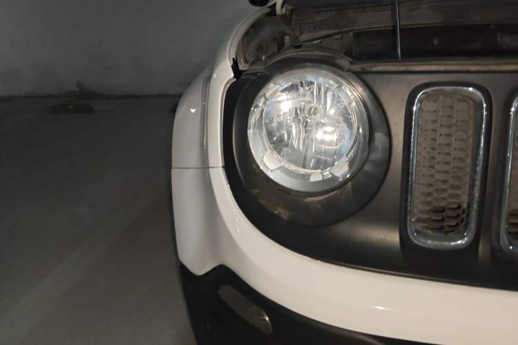 Used Jeep Renegade 2017 180T Automatic Kinetic Edition+ Right Front Headlight