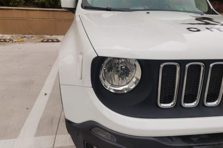 Used Jeep Renegade 2017 180T Automatic Kinetic Edition+ Right Front Headlight