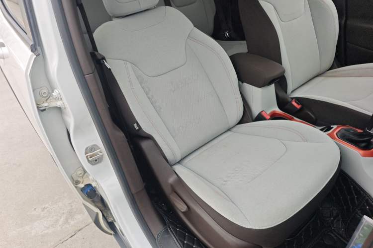 Used Jeep Renegade 2017 180T Automatic High-Energy Version Right Front Seat