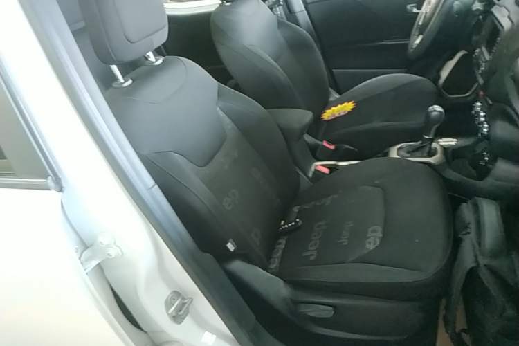 Used Jeep Renegade 2017 180T Automatic High-Energy Version Right Front Seat