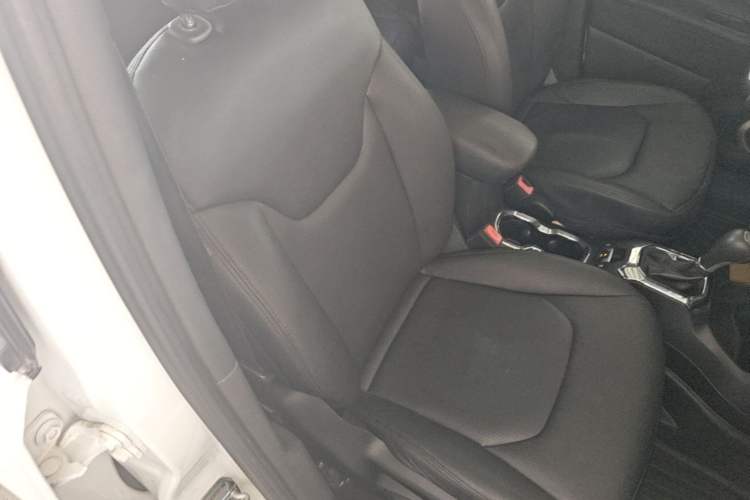 Used Jeep Renegade 2017 180T Automatic High-Energy Version Right Front Seat