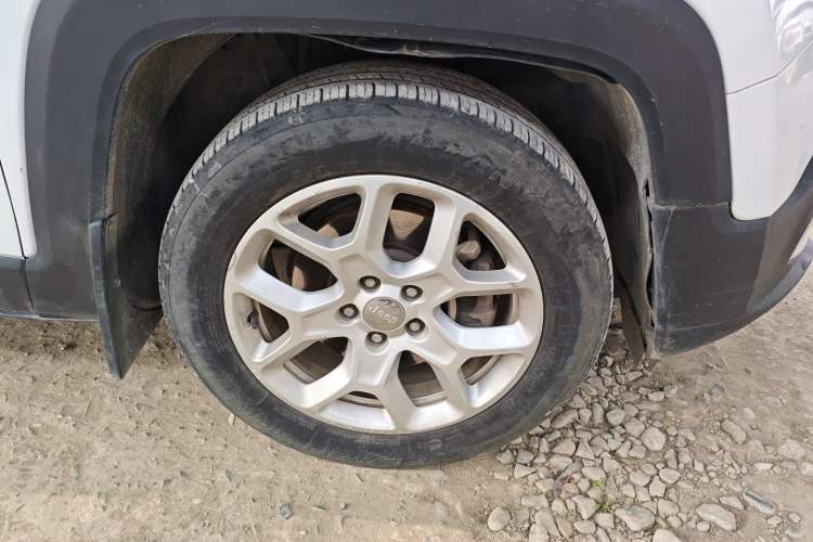 Used Jeep Renegade 2017 180T Automatic Jingneng Edition Right Front Wheel Hub