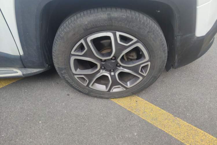 Used Jeep Renegade 2017 180T Automatic Smart Convertible Edition Right Front Wheel Hub