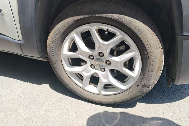 Used Jeep Renegade 2017 180T Automatic High-Energy Version Right Front Wheel Hub