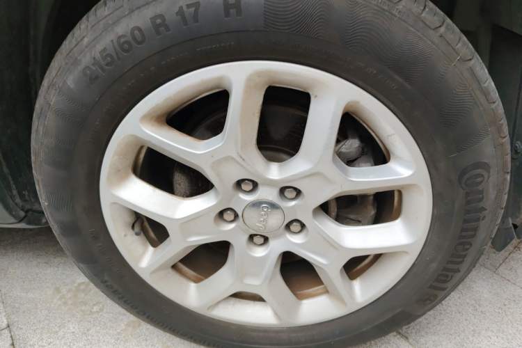 Used Jeep Renegade 2017 180T Automatic High-Energy Version Right Front Wheel Hub
