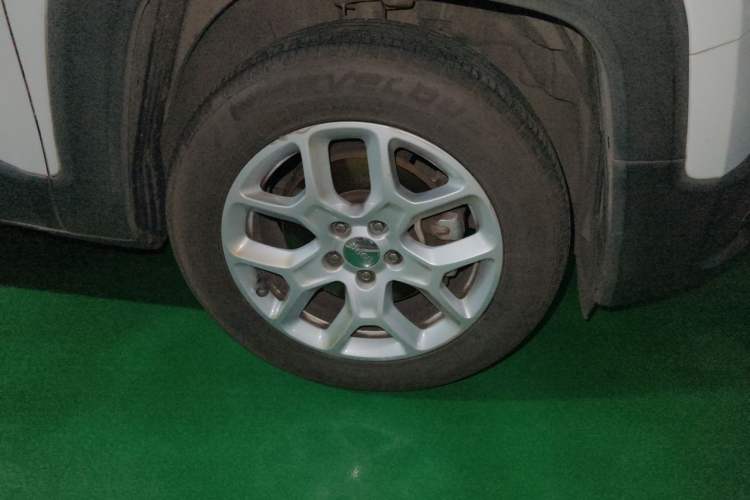 Used Jeep Renegade 2017 180T Automatic High-Energy Version Right Front Wheel Hub