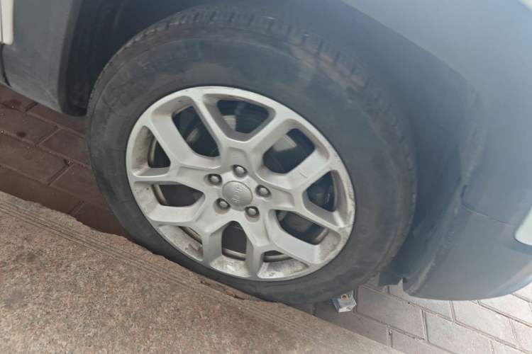 Used Jeep Renegade 2017 180T Automatic High-Energy Version Right Front Wheel Hub
