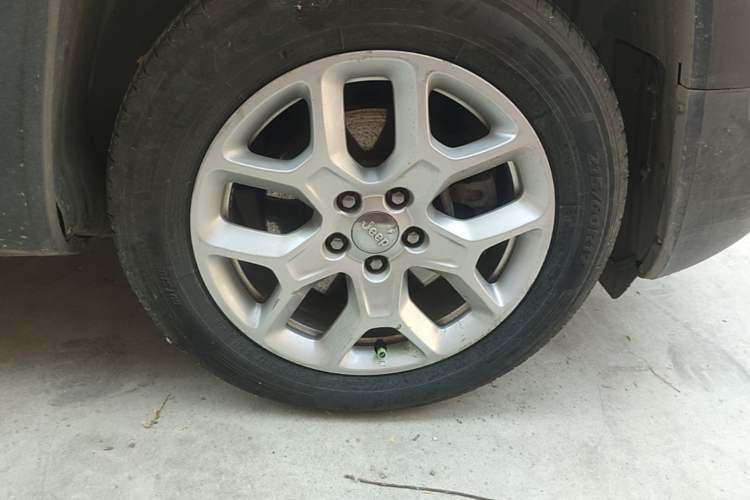 Used Jeep Renegade 2017 180T Automatic Jingneng Edition Right Front Wheel Hub